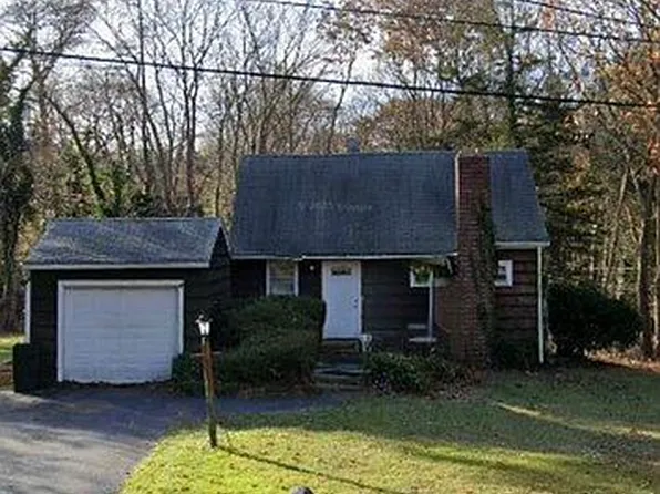 50 Twin Cedar Ln, Northport, NY 11768