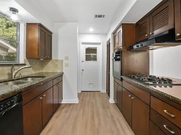 Kitchen/Washer & Dryer/Garage Access Door