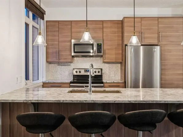 990 W Centre Ave NE #232, Calgary, AB T2E 2M9