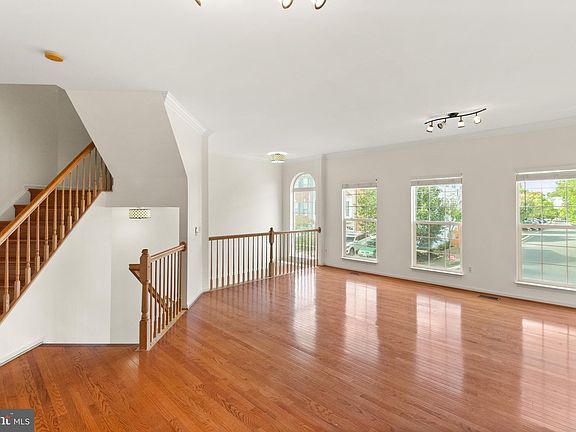3rd image of 6631 Hunter Creek Ln