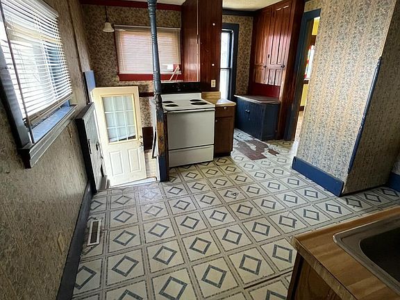 5th image of 203 E Delaware St