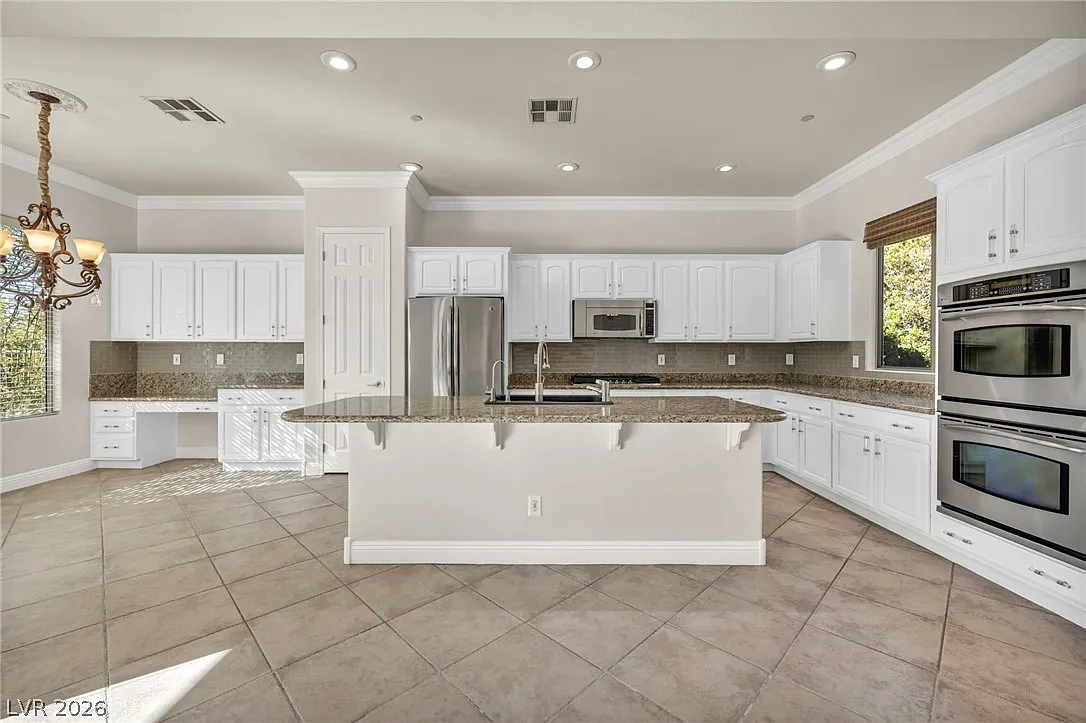 4 bed, 3.5 bath, 2614 sqft, $5,000 — Photo 1