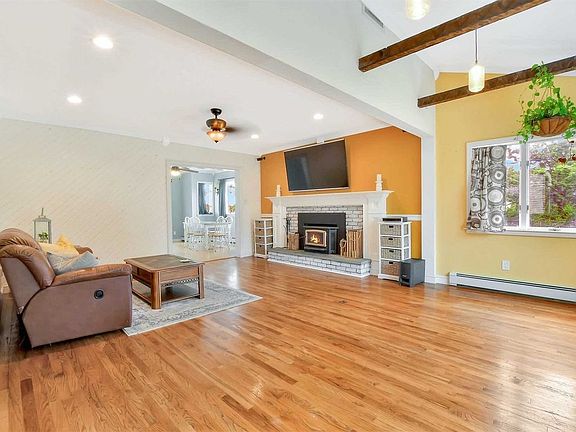 4th image of 219 West Ave