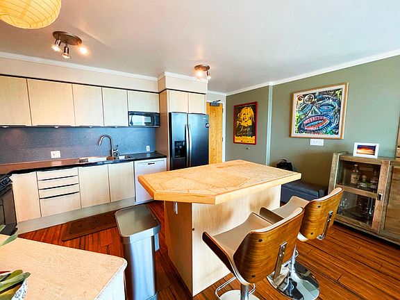 3rd image of 801 King St APT 3710