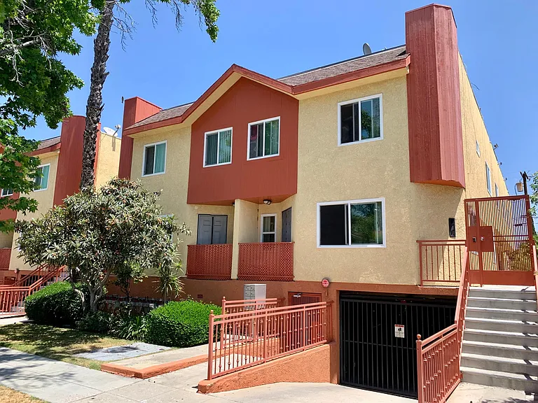 2324 N Catalina St #C — Photo 1