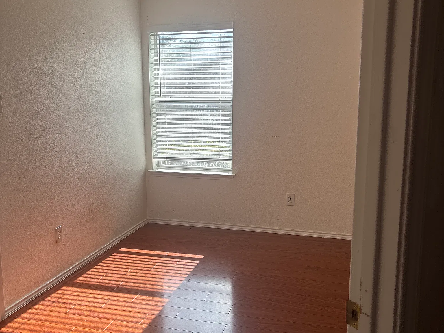 3 bed, 1459 sqft, $1,985 — Photo 1
