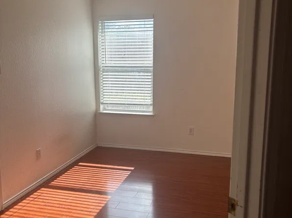 118 Drake Ln, Garland, TX 75043
