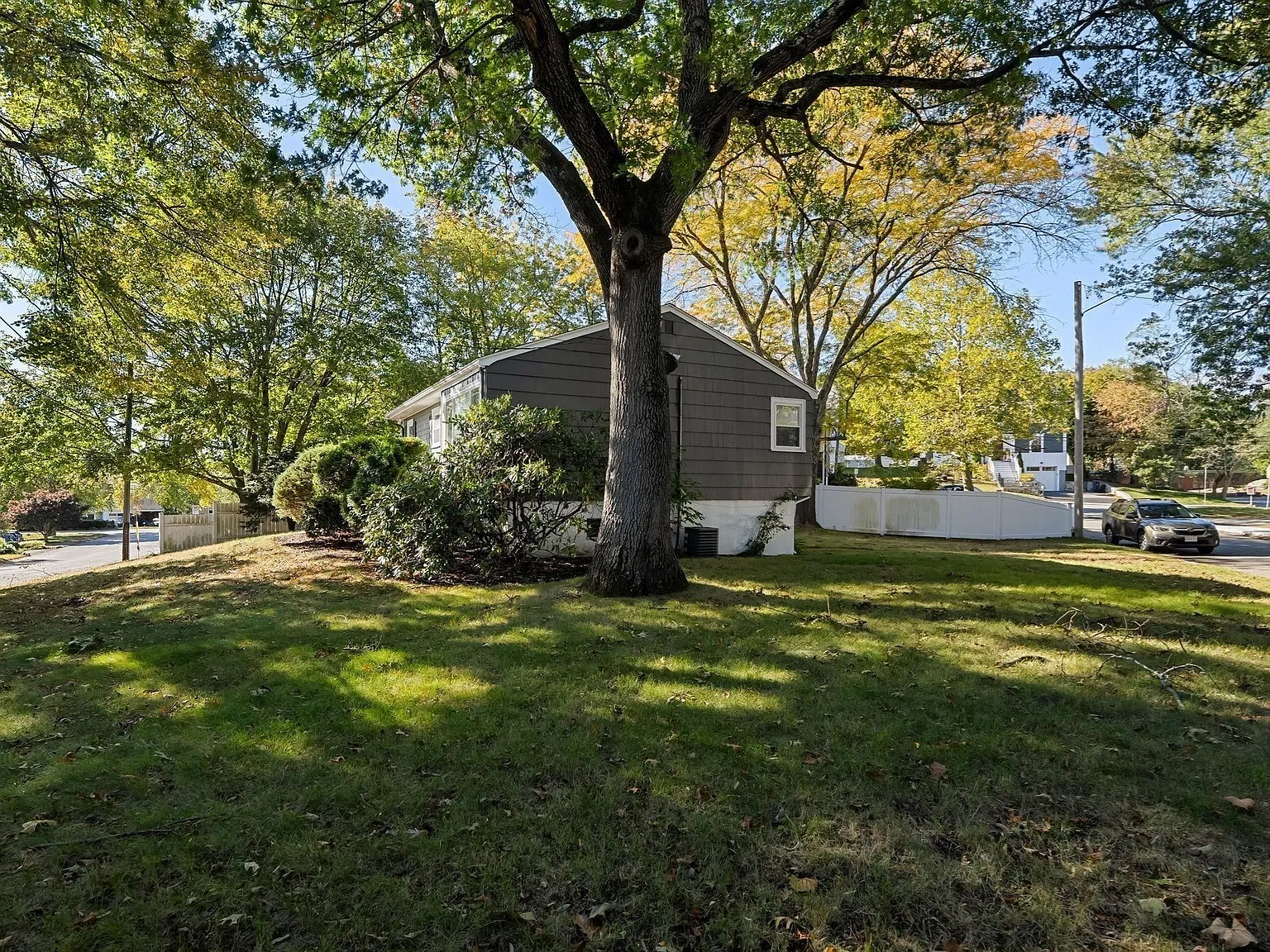 3 bed, 2.0 bath, 1950 sqft, $3,950 — Photo 4