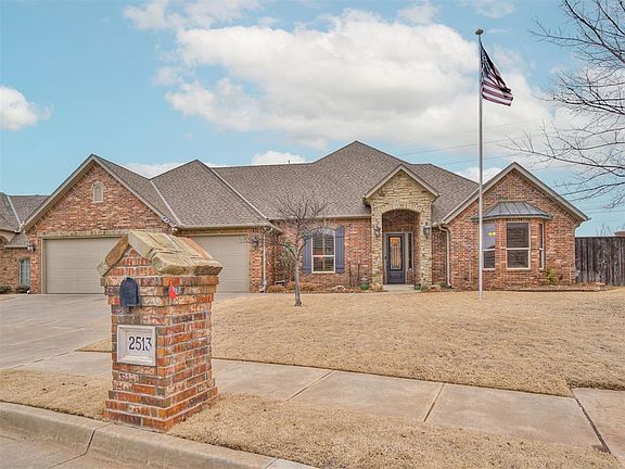 2nd image of 2513 SW 135th Cir