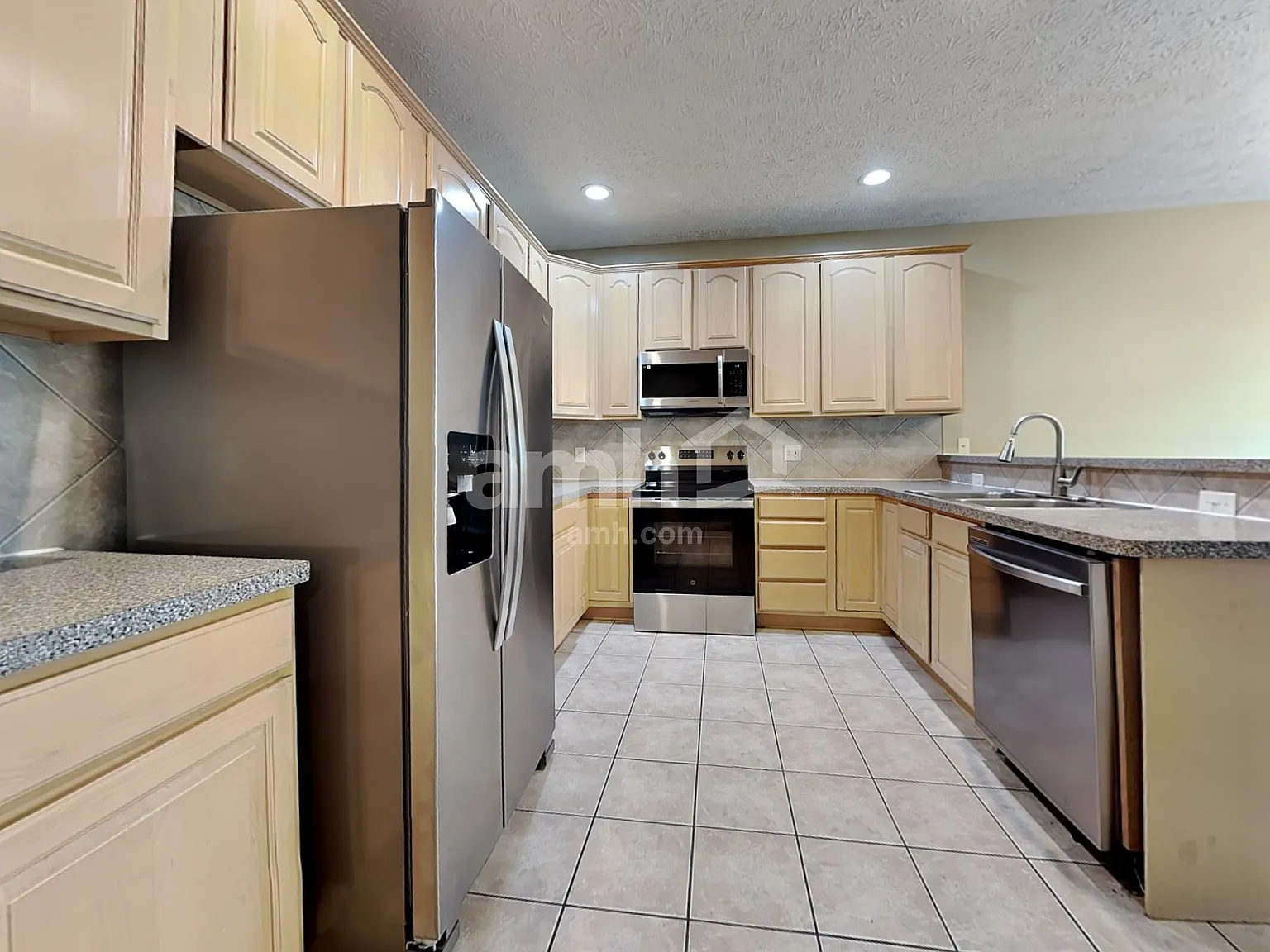 3 bed, 3.0 bath, 1974 sqft, $2,535 — Photo 3