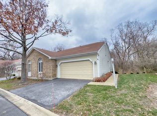 5 White Oak Ln, Elgin, IL 60123