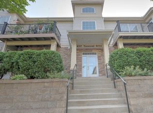 8317 Townsend Dr APT 211, Eden Prairie, MN 55344