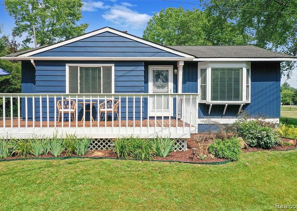 1981 Petrolia, West Bloomfield, MI 48324 Zillow