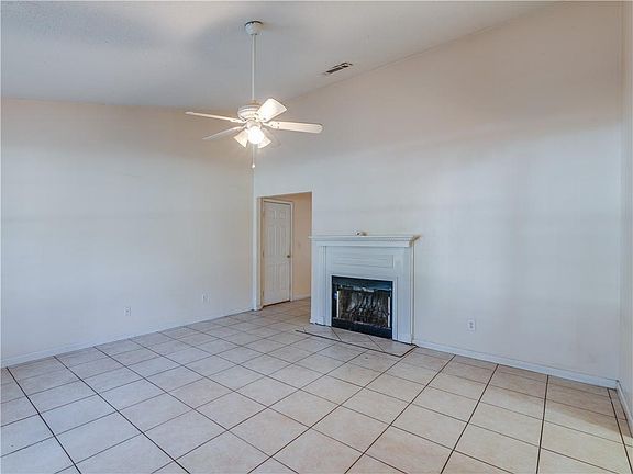 3rd image of 119 Lake Forest Dr