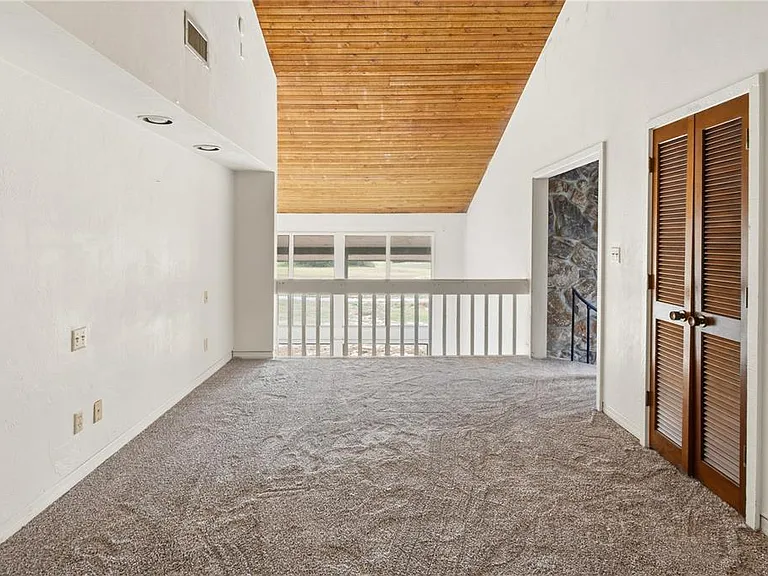 2114 Corner Lake Dr #E — Photo 3