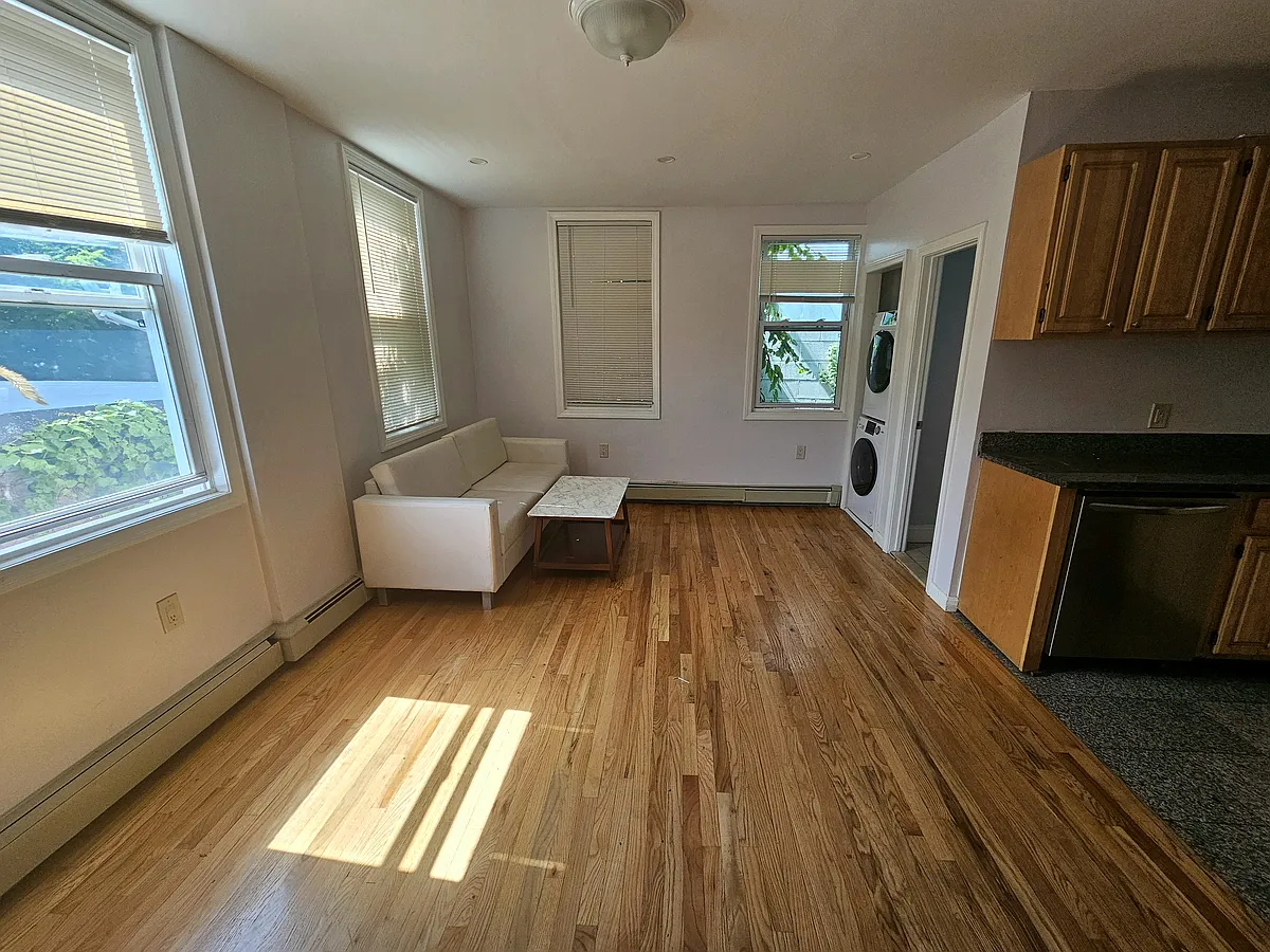 Building Photo - 1141 Washington St #2