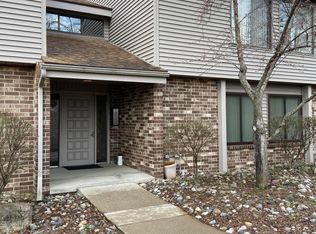 1046 Grenoble Ln UNIT B, Lansing, MI 48917
