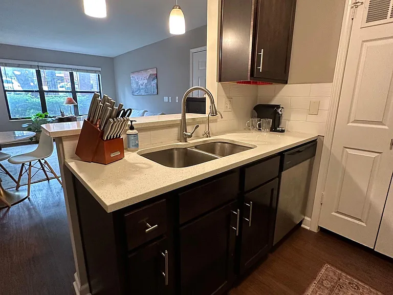925 Washington St #102 — Photo 14