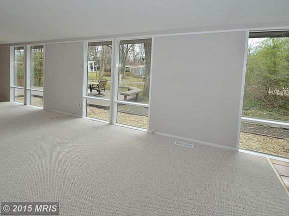 2nd image of 2404 Daphne Ln