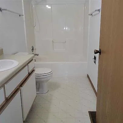 301 S Mulberry St #D — Photo 5