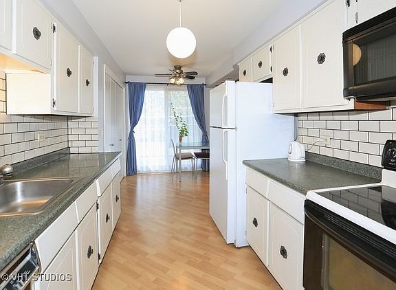 3rd image of 6020 N Lincoln Ave #203