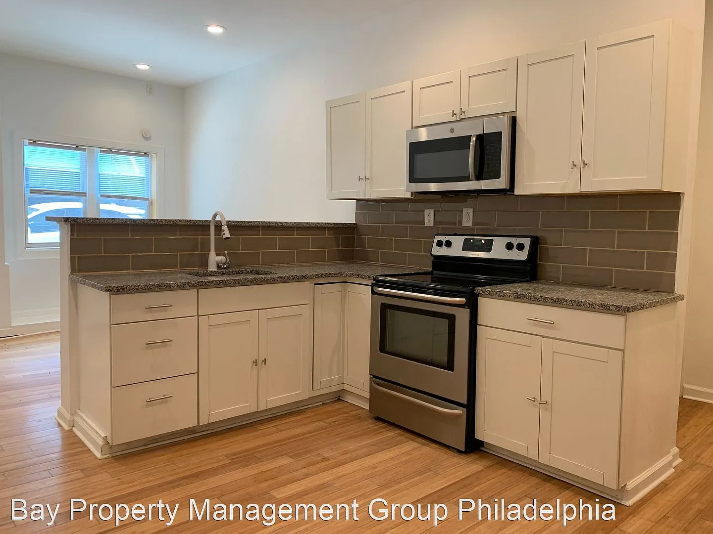 3640 N 19th St Floor 1 photo 1