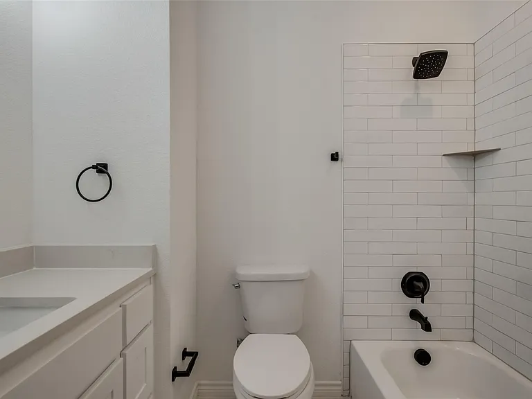 1203 Chapel Dr — Photo 21