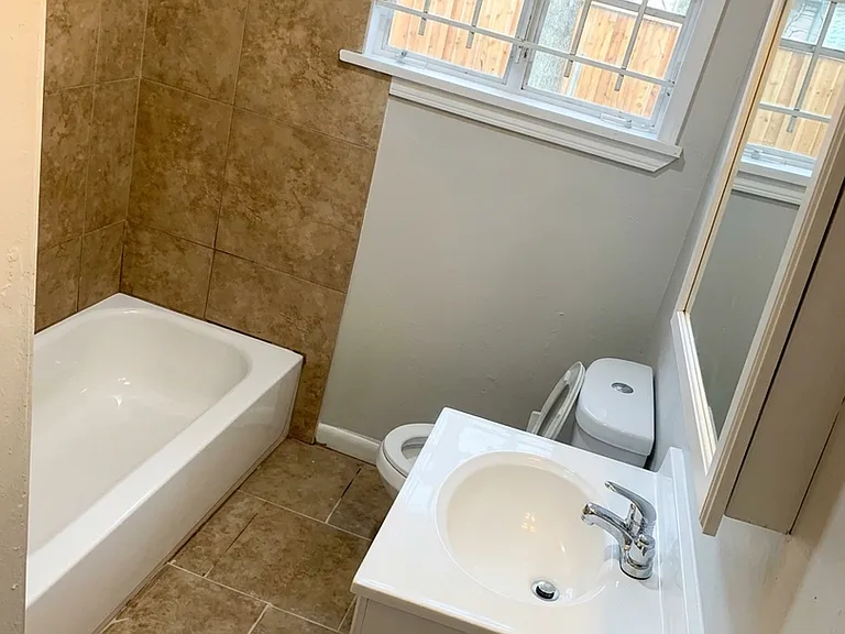 6109 Wayland St — Photo 9