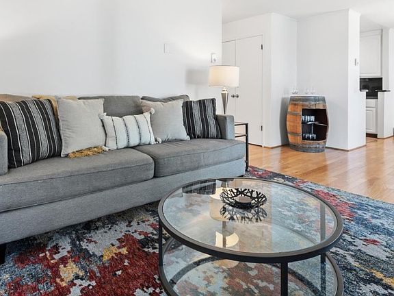 5th image of 905 W Middlefield Rd APT 975