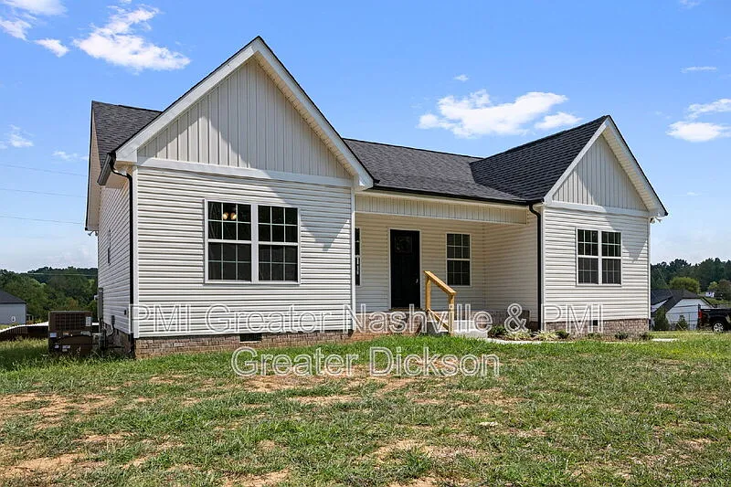 3 bed, 2.0 bath, 1372 sqft, $2,300 — Photo 3