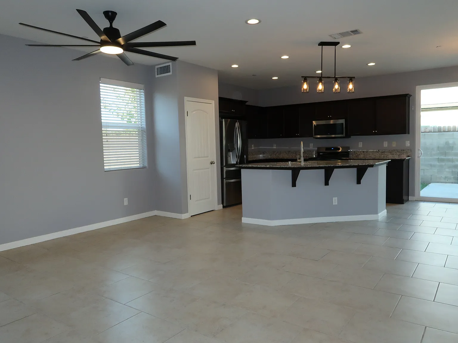 5 bed, 1940 sqft, $2,950 — Photo 2