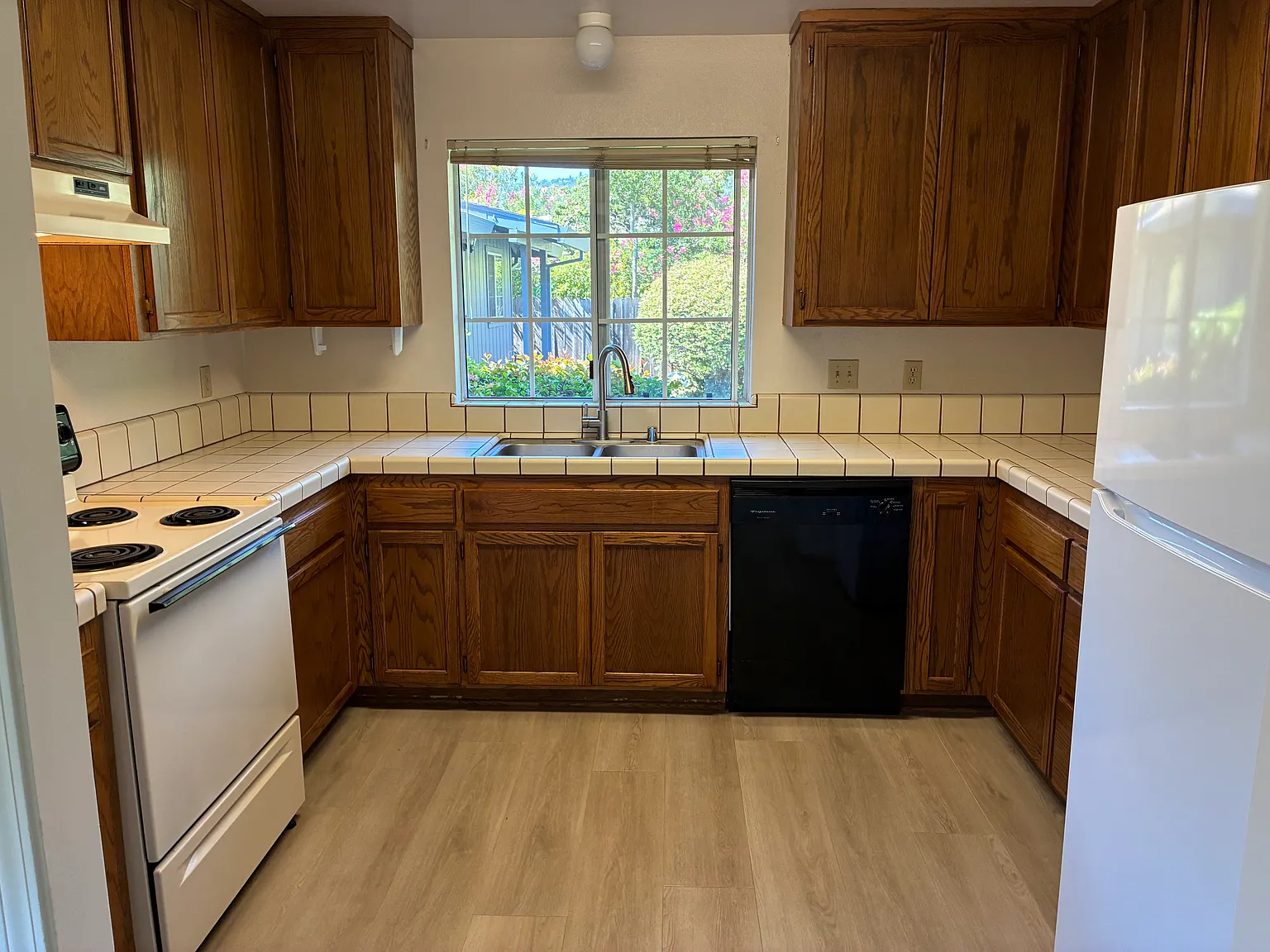 2 bed, 1300 sqft, $3,200 — Photo 2