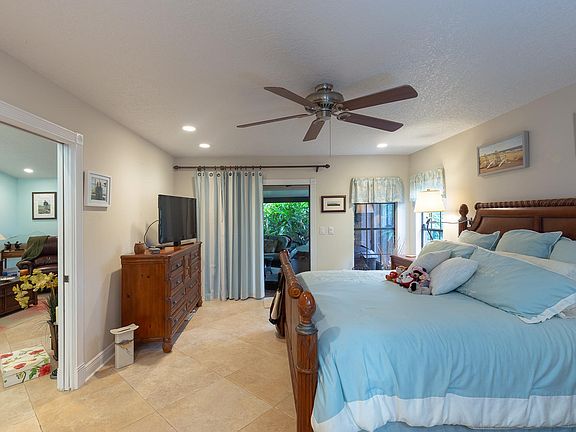 5th image of 3435 SE Sandpiper Cir