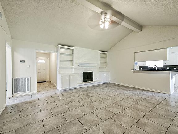5th image of 211 Silverbell Cir