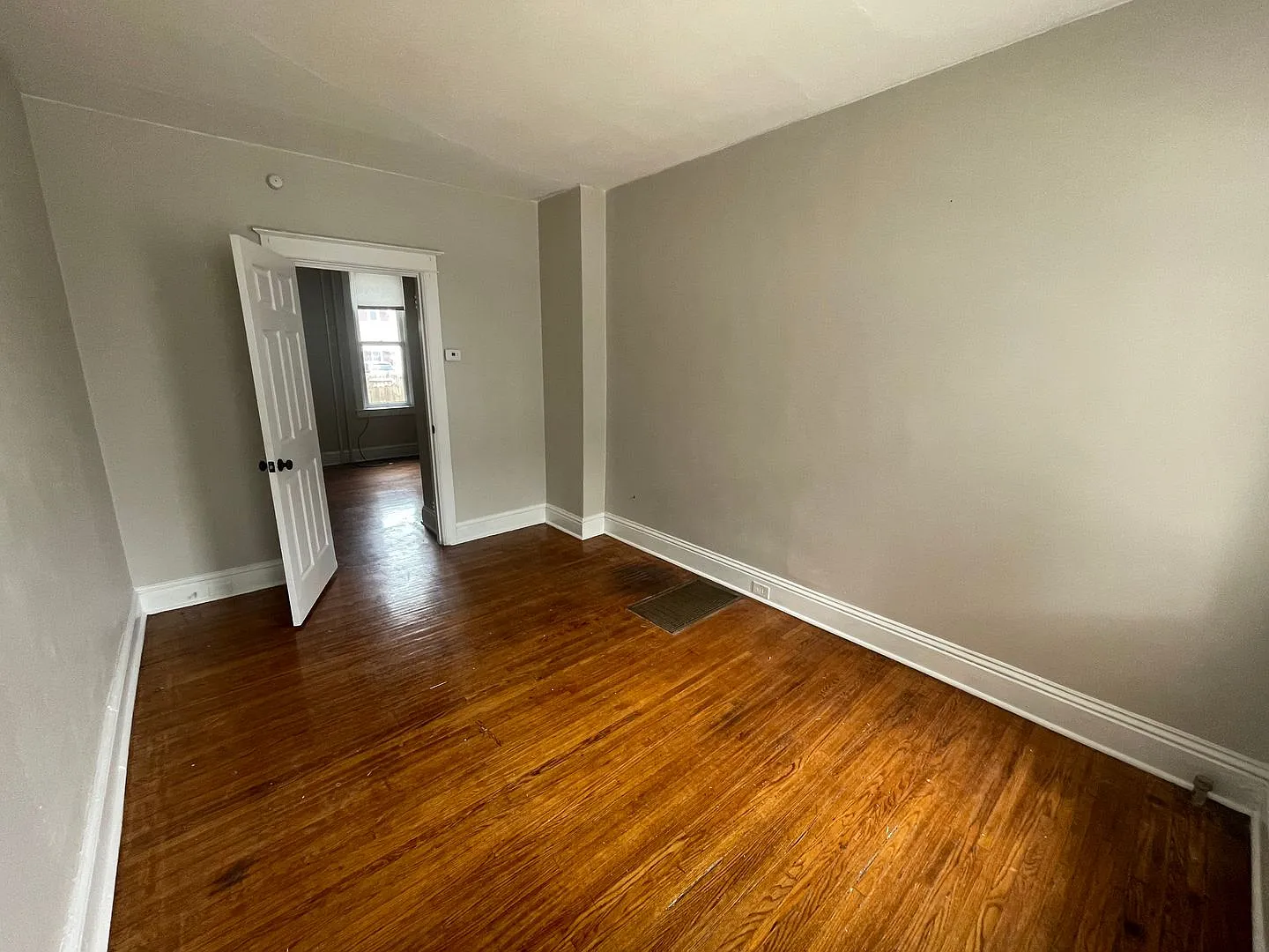 NWA-853 Wayne Ave — Photo 2