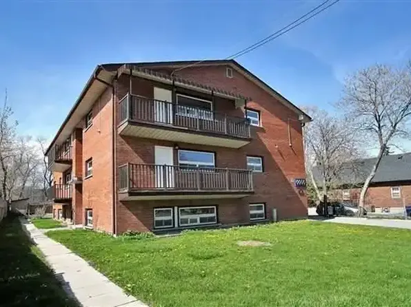 118 Bloor St W #5, Oshawa, ON L1J 1P4