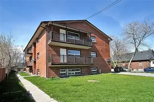 118 Bloor St W #5 Photo 1