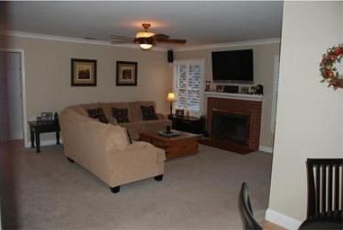3rd image of 839 Robinhood Ln