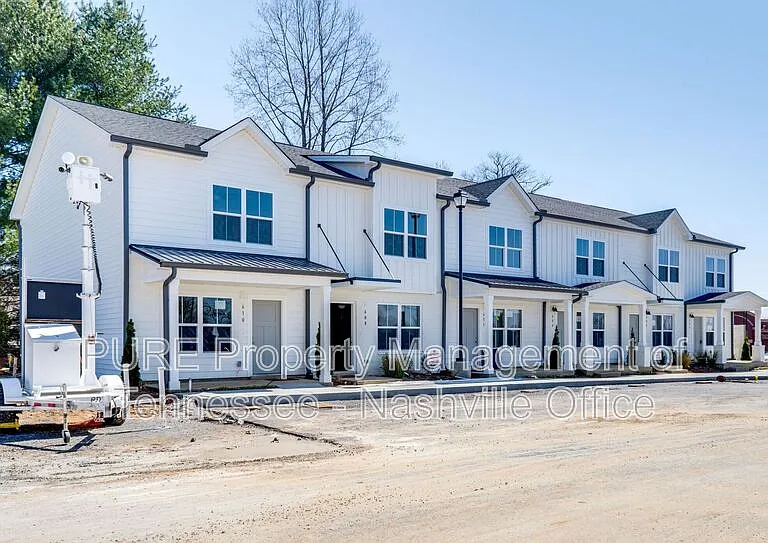 600 Hadley Village Blvd — Photo 2