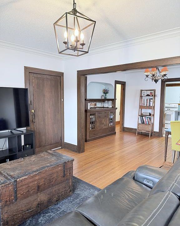 1st image of 3917 Chicago Ave S #2