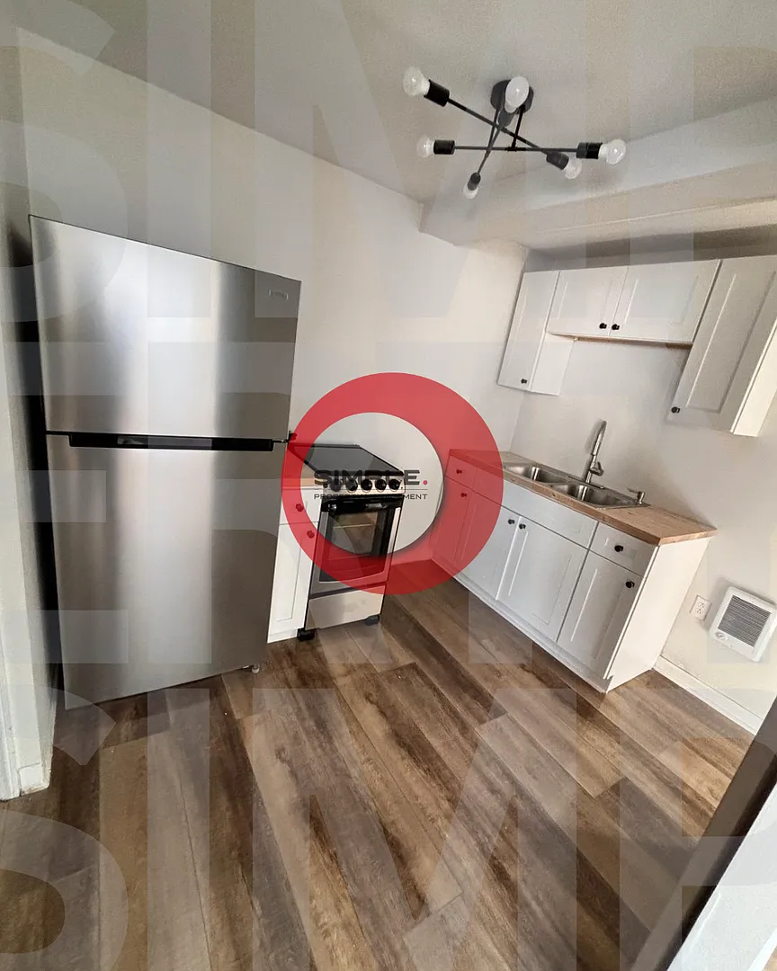 121 S 12th St #B photo 1