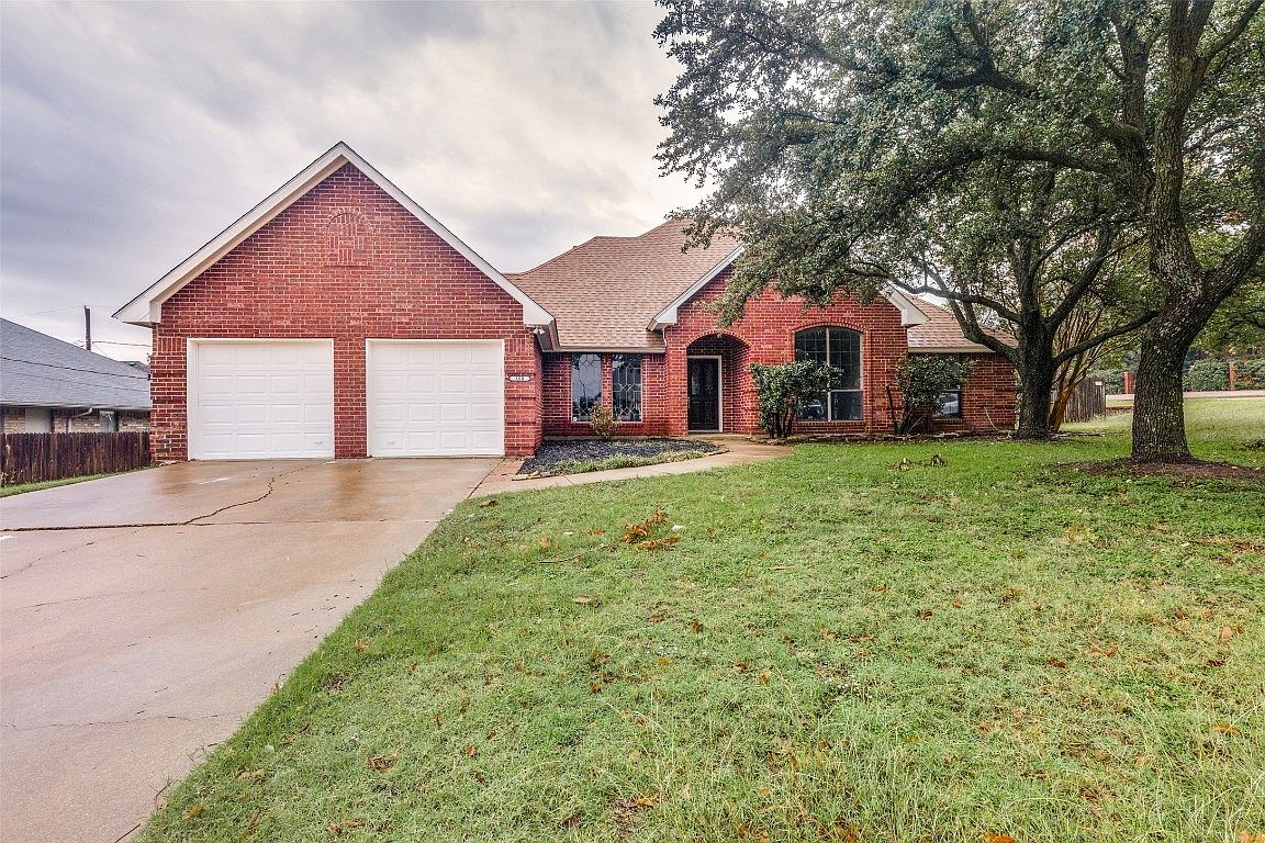 100 NE McAlister Rd, Burleson, TX 76028 MLS 20457676 Zillow