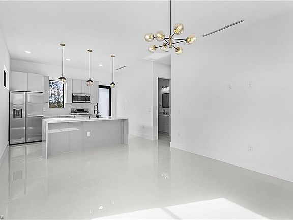 5th image of 918 ANACONDA AVE S