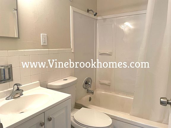 5th image of 2250 N Park Ln