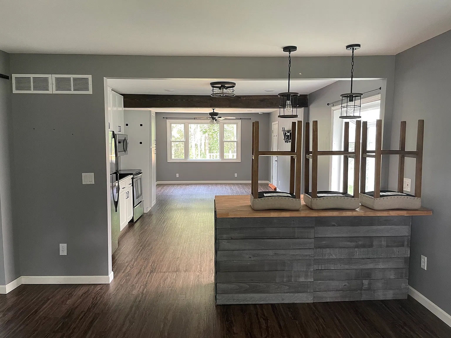 3 bed, 1.5 bath, 1000 sqft, $1,700 — Photo 1