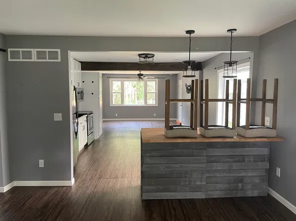 W228S9010 Jackson Pkwy, Big Bend, WI 53103