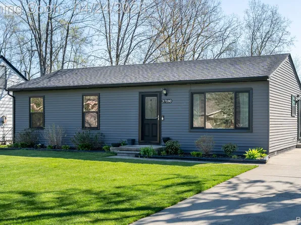 37180 Curwood Dr, Sterling Heights, MI 48310