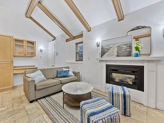 4th image of 79 Baker St #77