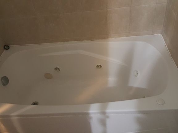 Jacuzzi tub