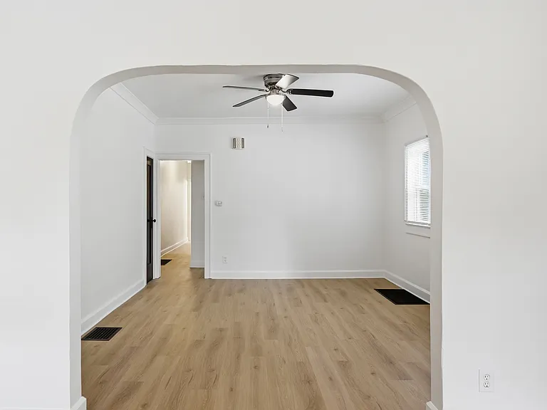 833 N Riley Ave — Photo 9